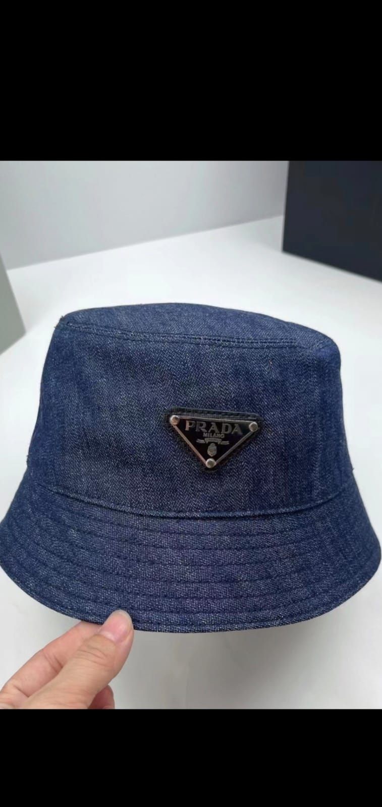 Pălărie Prada model 2024