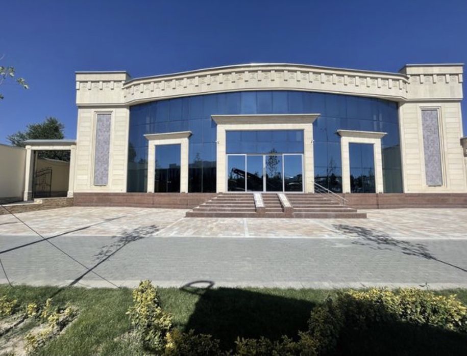 Сдаётся в аренду просторное коммерческое помещение