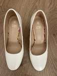Pantofi albi marimea 37