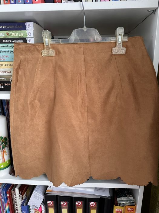 Vând fusta H&M imitatie piele intoarsa