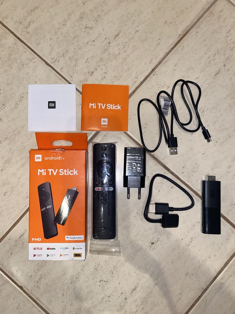 Продавам пълен комплект  Xiaomi Mi Stick