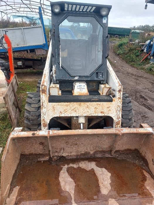 Vînd bobcat în stare foarte bună ...fără defect