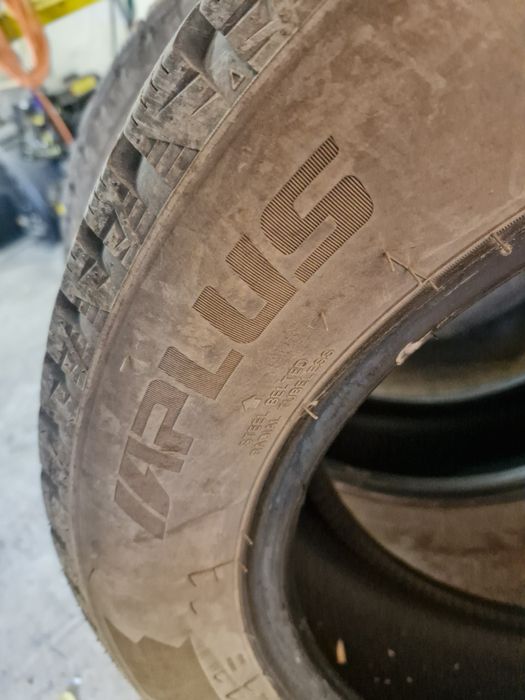 Зимняя резина 215/60/ R17  б/уу