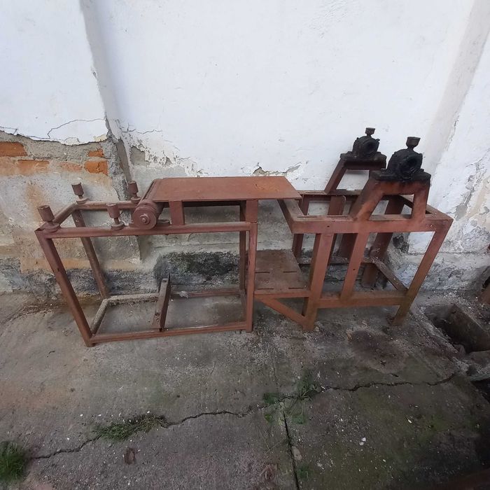 Bună ziua vând masa metalică de abric