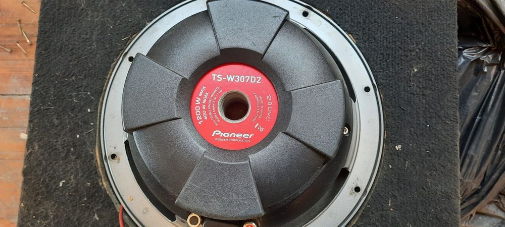 Продавам пасивен субуфер 12" Pioneer TS-W307D2
