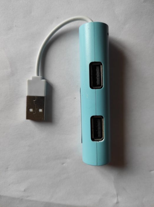 Adaptor cu 4 porturi de USB