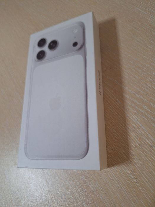iPhone 17 Pro Max silver