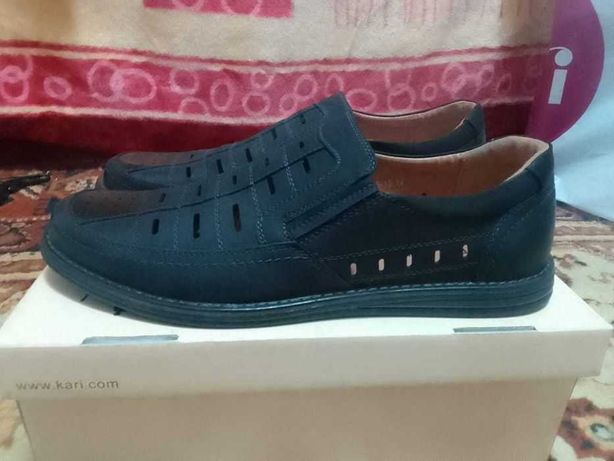 Продам мужские демисезонные туфли 44 размера черного цвета новые