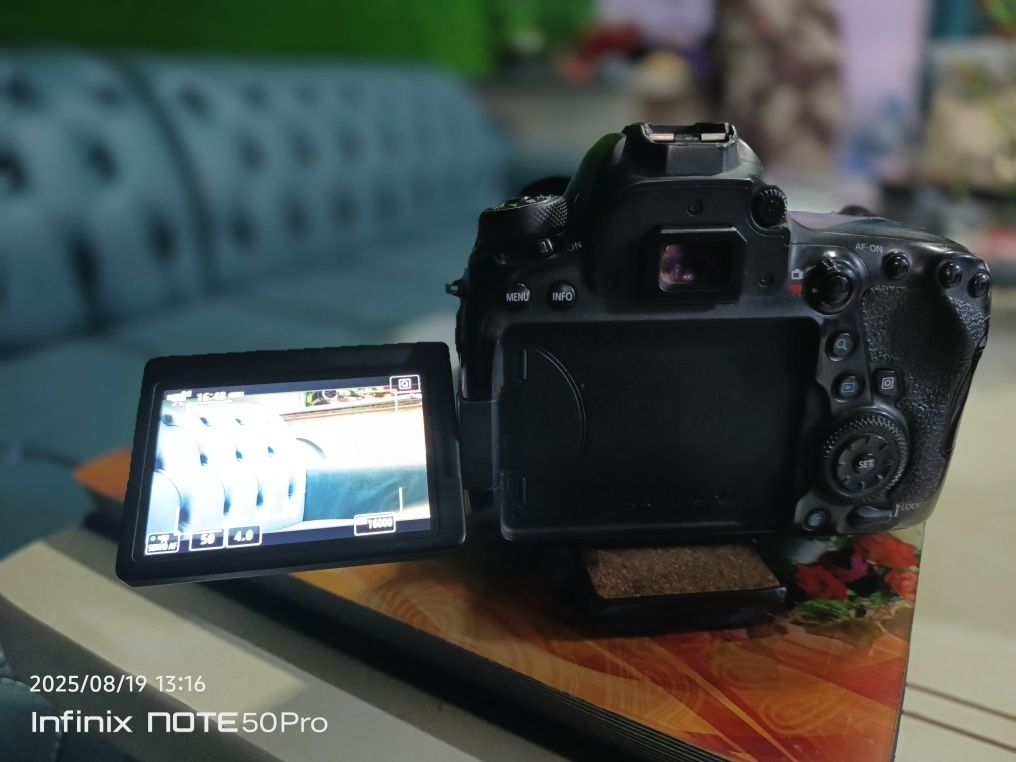 Canon Mark 6d 2  Sotiladi
