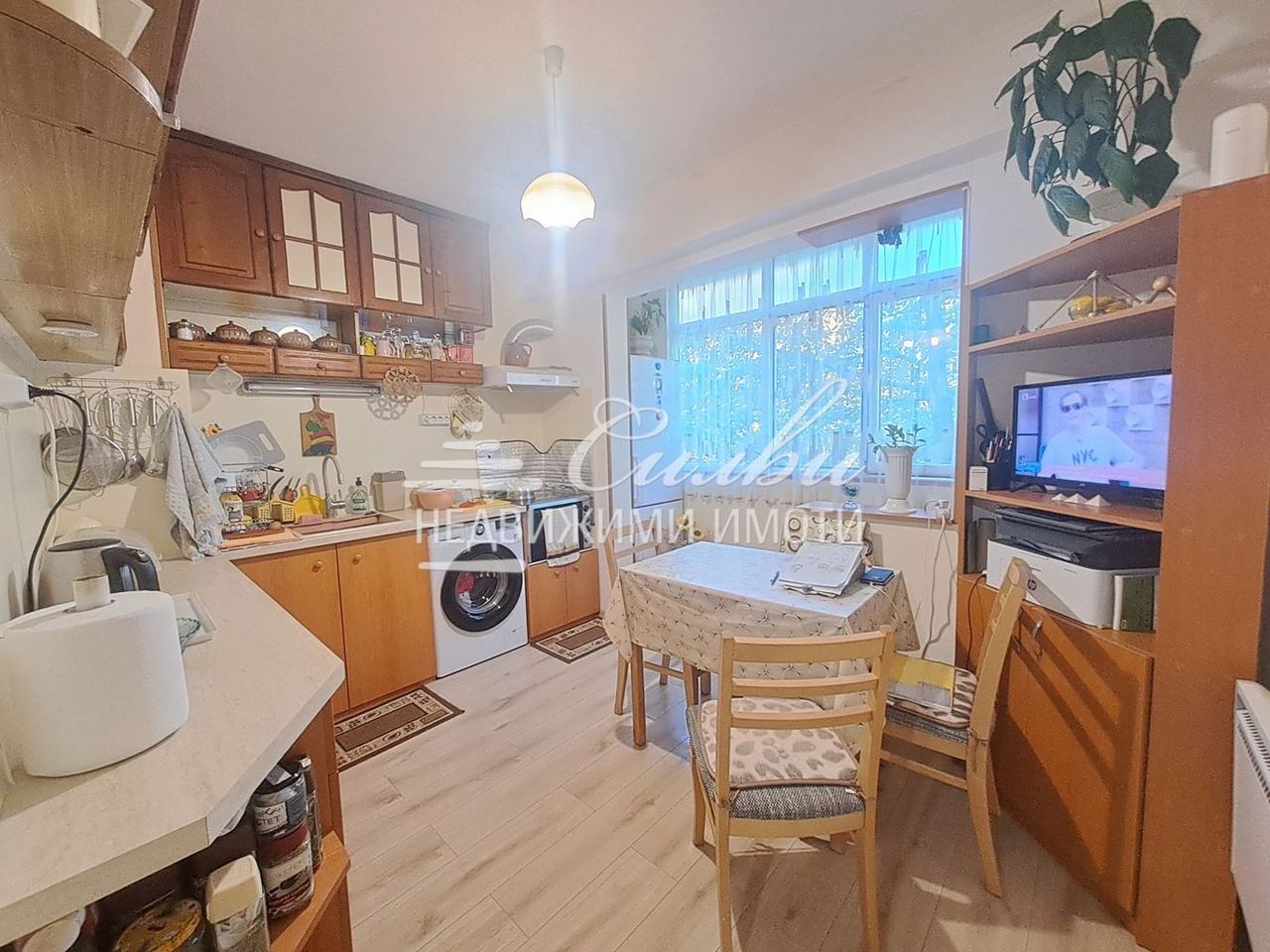Продава се Тристаен апартамент в Шумен, Добруджански - 76 кв.м за 1974 €/кв.м - Снимка #8