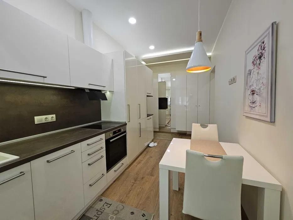 Двустаен апартамент, под наем, Център