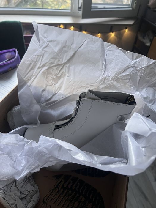 Чисто нов Dr.martens JETTA 38номер,цвят бял