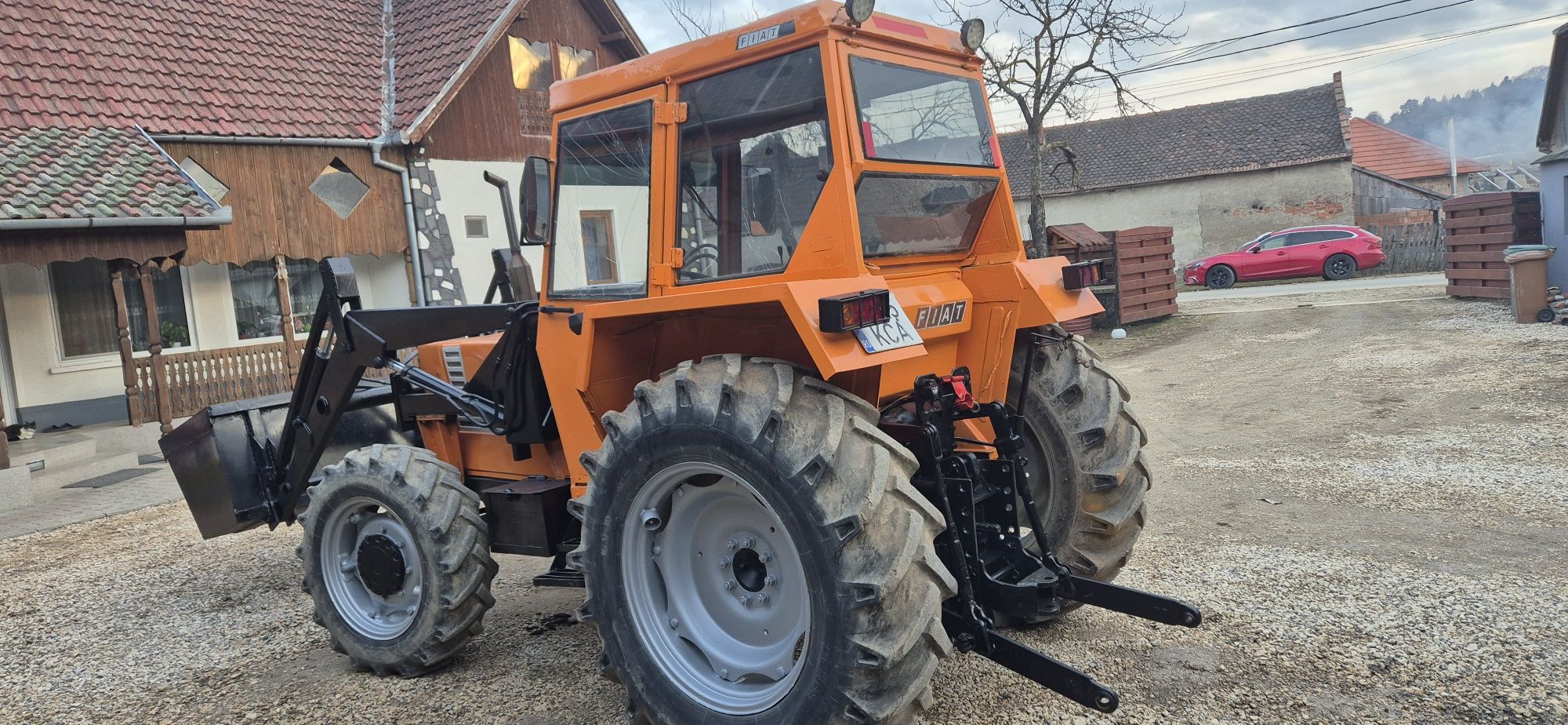 Tractor cu cabina Fiat, tracțiune integrală
