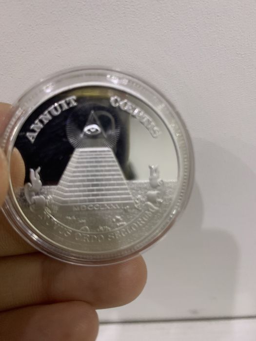 Чисто нови неразопаковани монети!!!