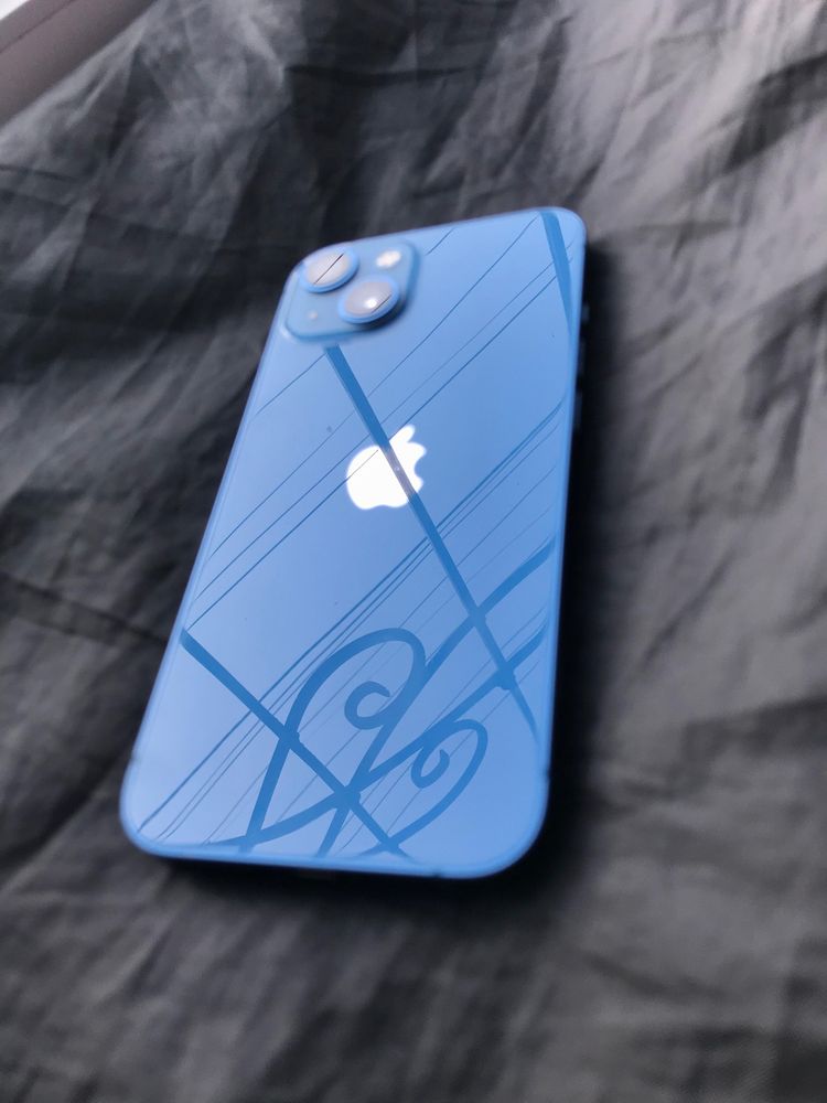 Продаю iPhone 13