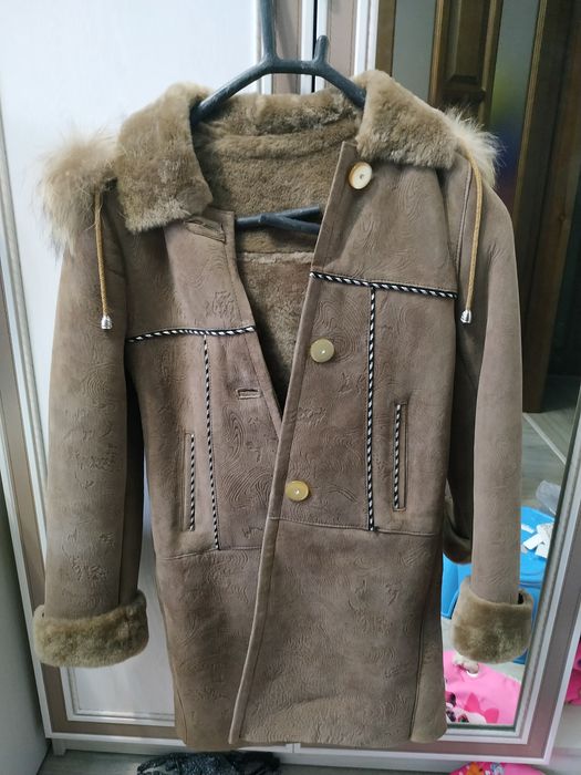 Продам дубленку на девочку