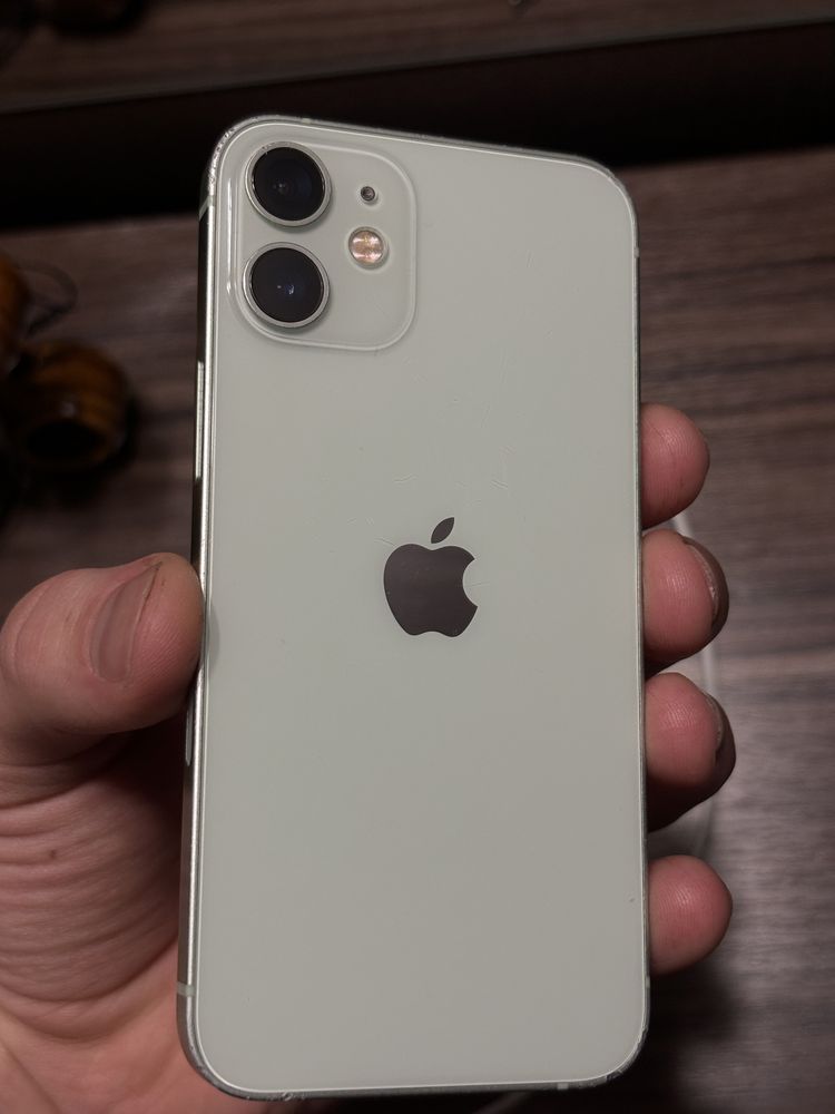 Продаю Iphone 12mini