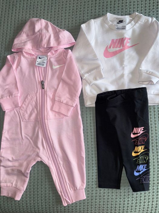 Бебешки дрешки и аксесоари