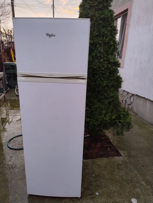 Vând frigider Whirlpool