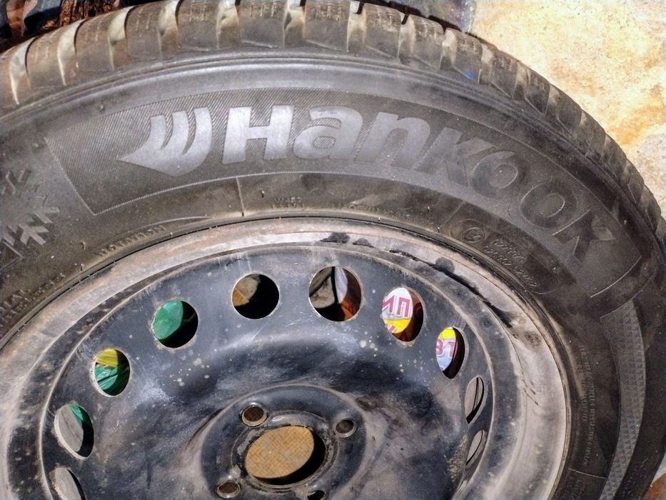 2 бр. зимни гуми Hankook Winter i*cept RS2 195/65 R15, 6 мм, DOT 3020