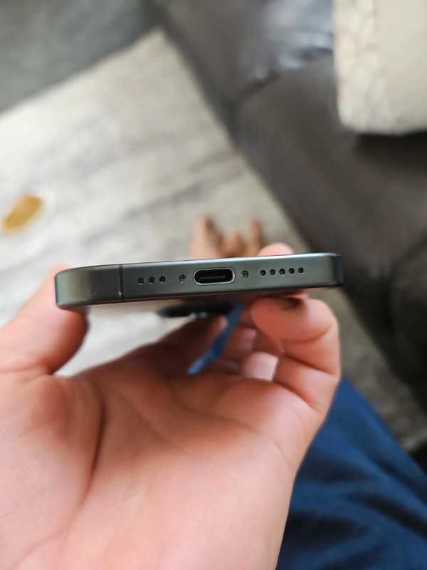 Iphone 15 Pro 256gb с гаранция