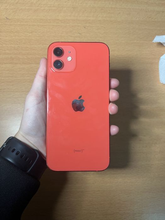 Iphone 12 arată bine telefonul mici urme se vede în poze ..!