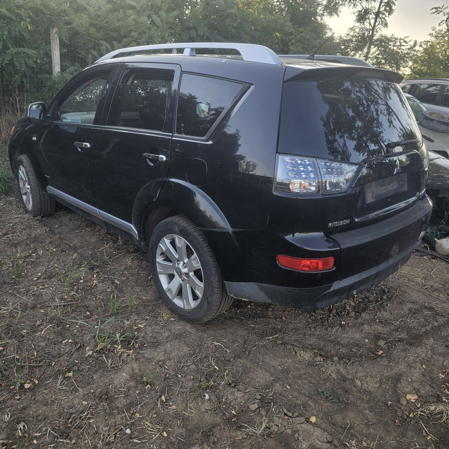 Mitsubishi outlander diamond td на части само .
