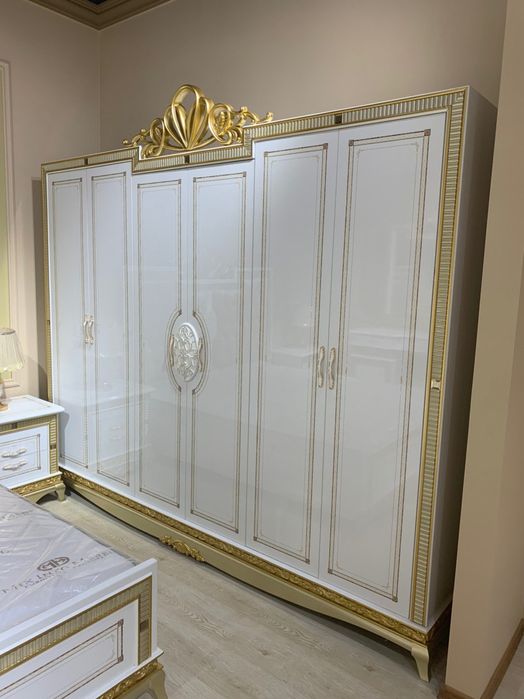 Срочно продаю свой Спальный гарнитур и горка