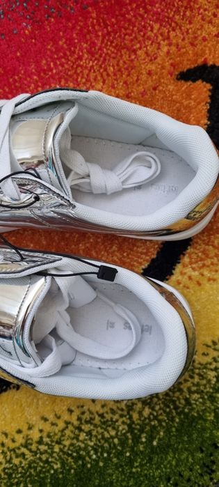 Adidasi fete masura 39 noi cu eticheta