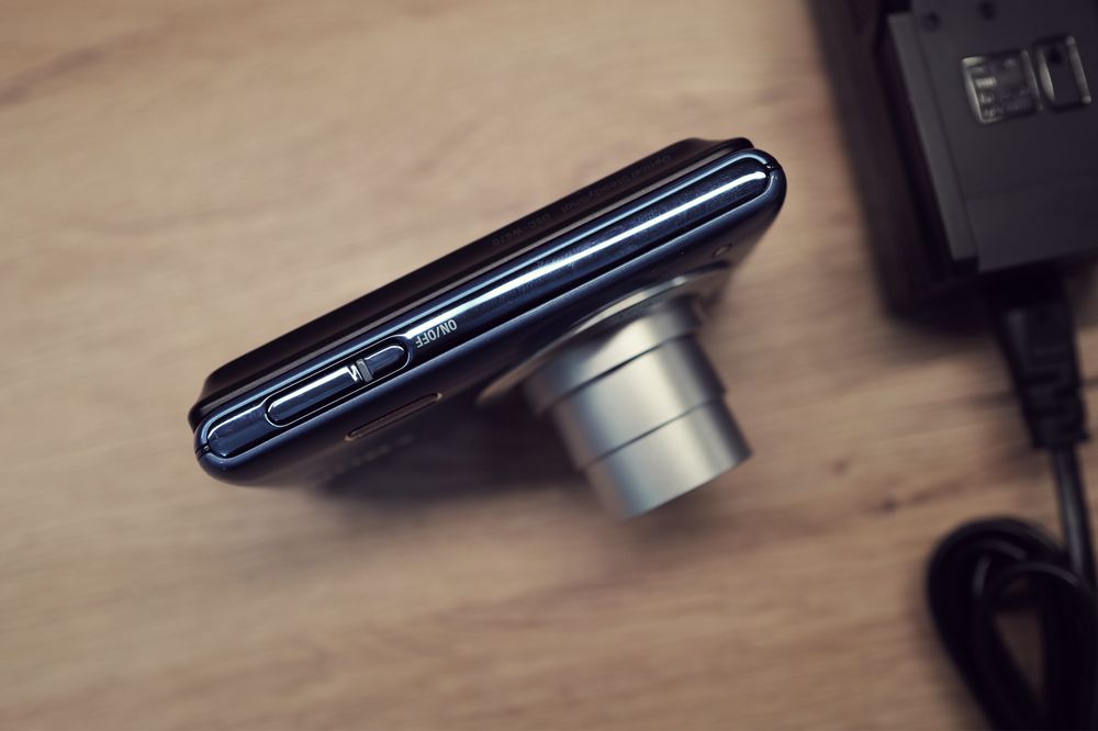 Aparat foto Sony Cybershot 16Mp Zeiss compact digital Blue W670