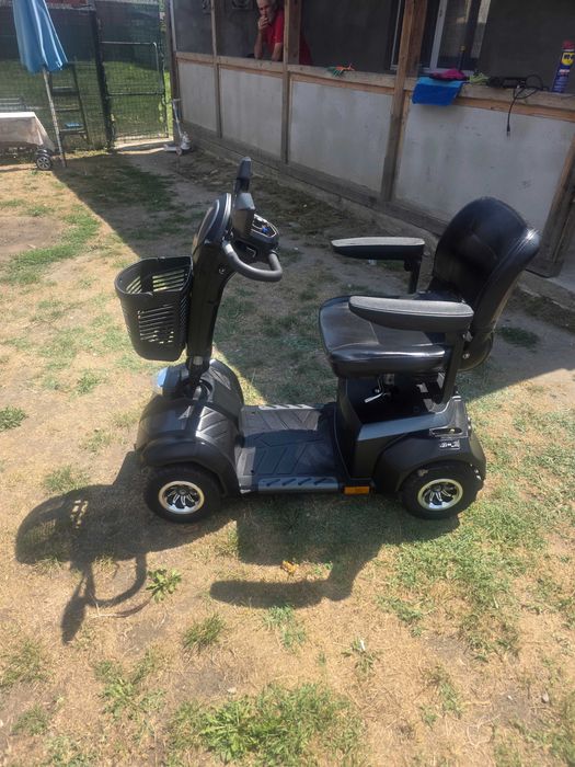 Carucior/Scuter electric pentru vârstnici sau oameni cu dizabilitati