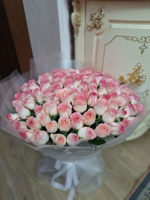 Продам 101 роза белок красная