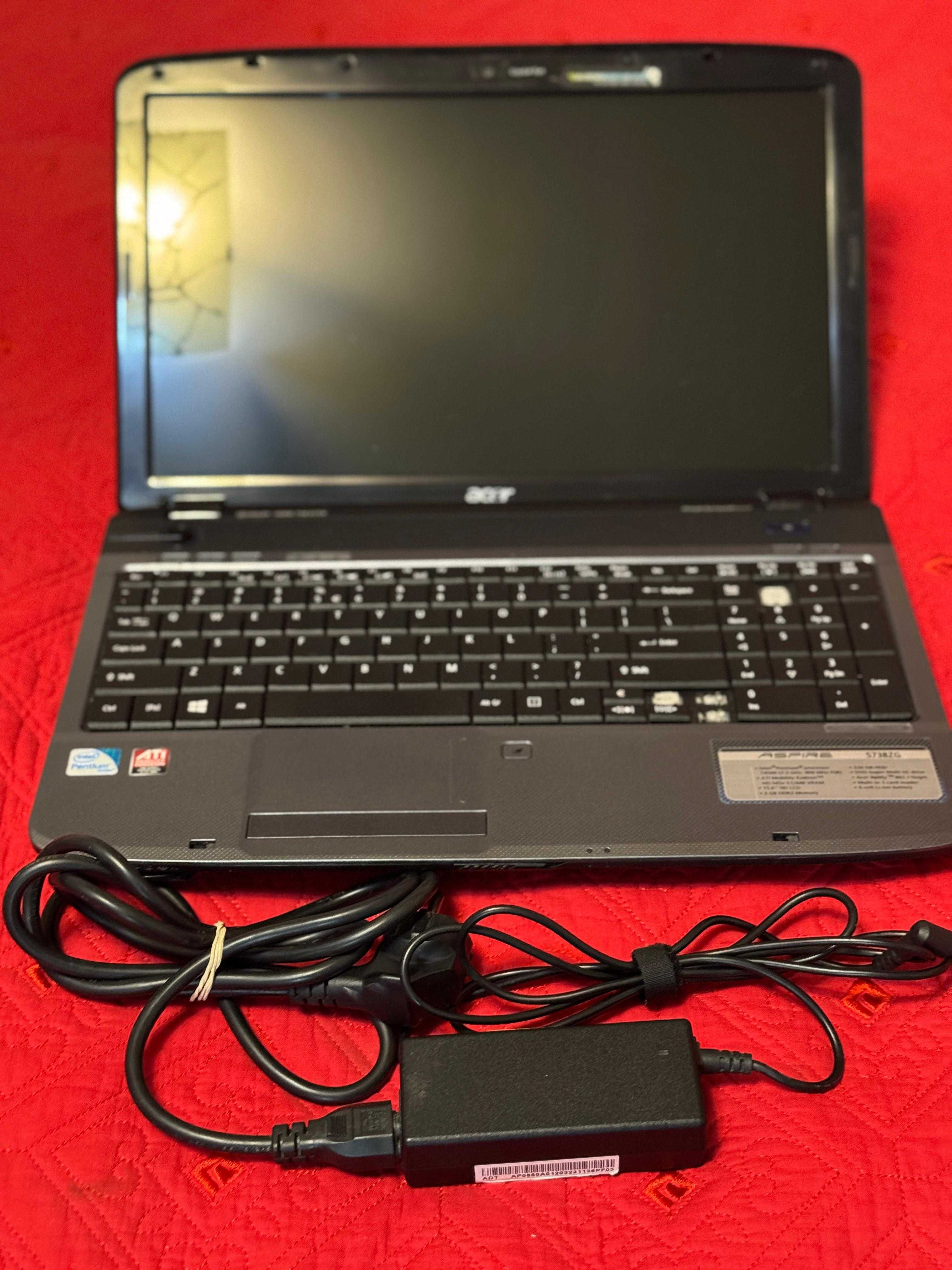Laptop Acer Aspire 5738ZG functional, alimentator original si geanta