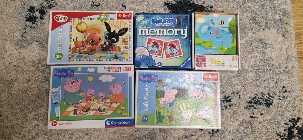 Vând acest lot de puzzle