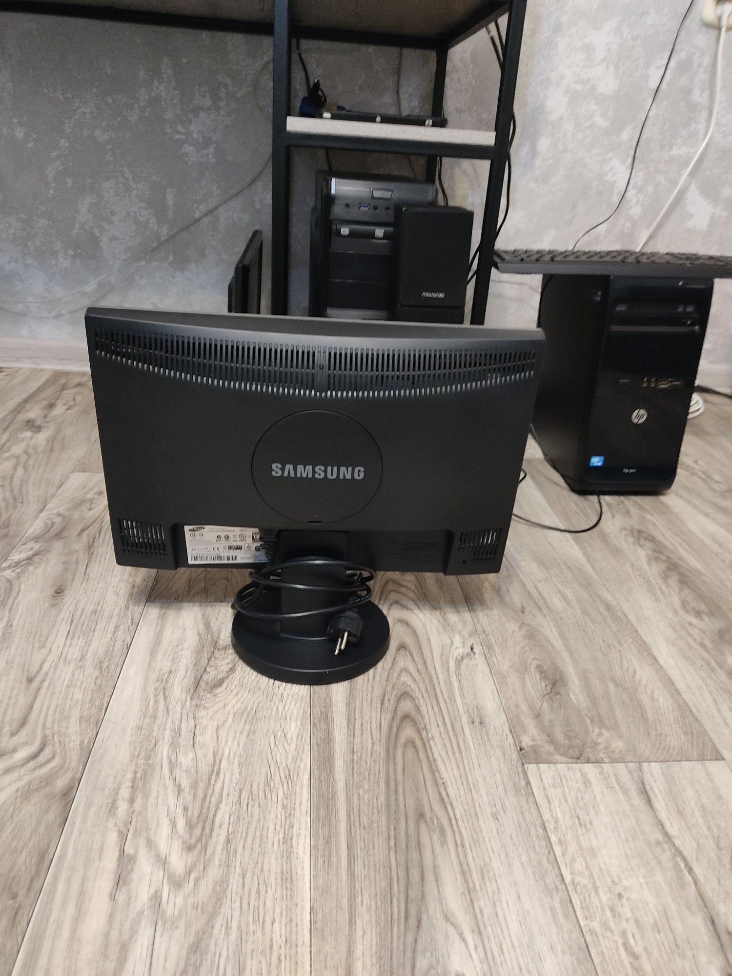 Монитор SAMSUNG.