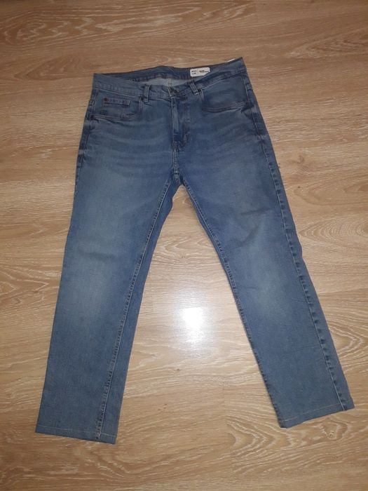Мужские фирменные джинсы размер 32