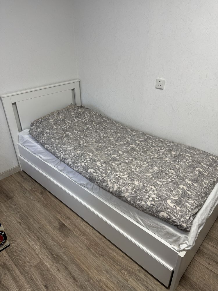 Кровать IKEA с матрасом