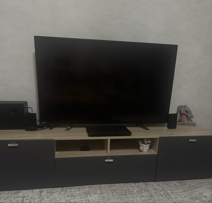 Продам телевизор диаг.140см. В подарок смарт приставка