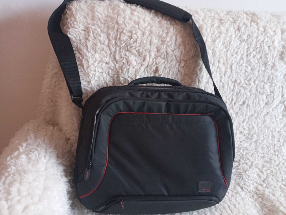 Чанта за лаптоп и електронни устройства