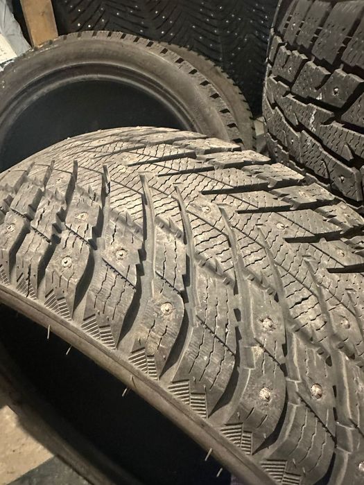 Продам резину R17 225 на 45
