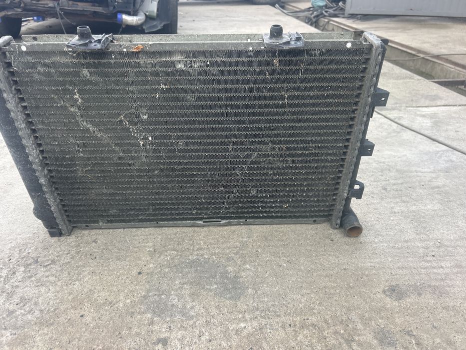 Воден радиатор и дифузьор Мерцедес 124