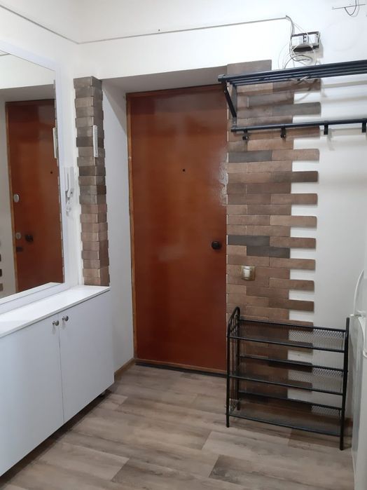 2-комн., 6 мкр., 4 этаж (кирпич, 2004г.п.)