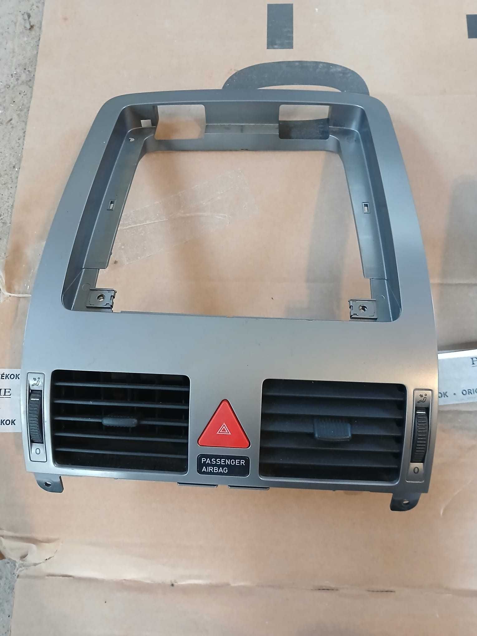 torpedou usita bord grile aerisire trimuri suport ochelari