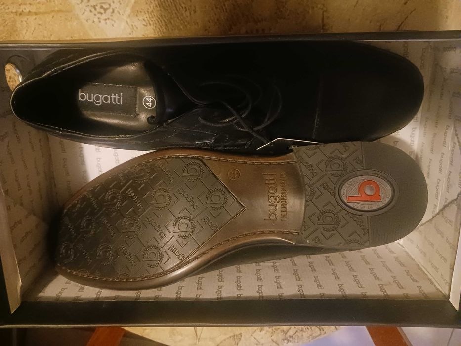 Чисто нови обувки bugatti 44 номер