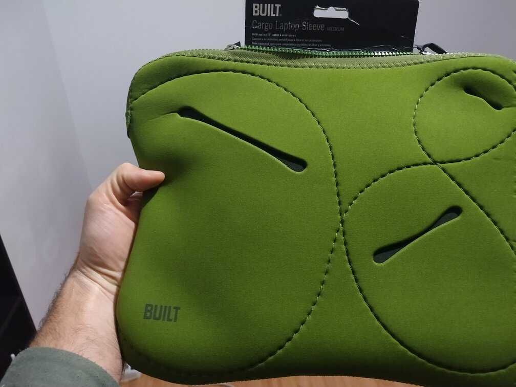 Husă laptop BUILT NY din neopren pentru laptop-uri pana la 15 inch
