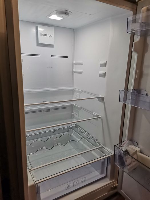 Beko 2021 NeoFrost RCNA 366K40XBN