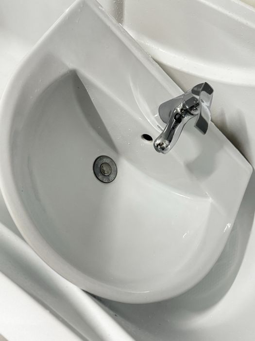 Lavoar cu picior +oglinda + baterie chiuveta
