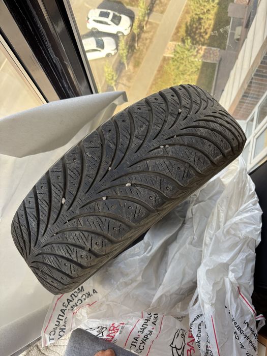 Комплект зимних шипованных шин 205/65 R15