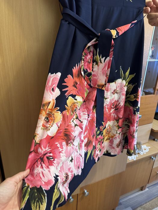 Rochie cu motiv floral din voal