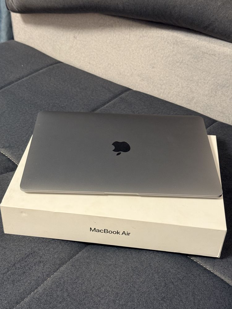 Apple MacBook Air 13-inch, core i3, 8/256 gb, 2020 год